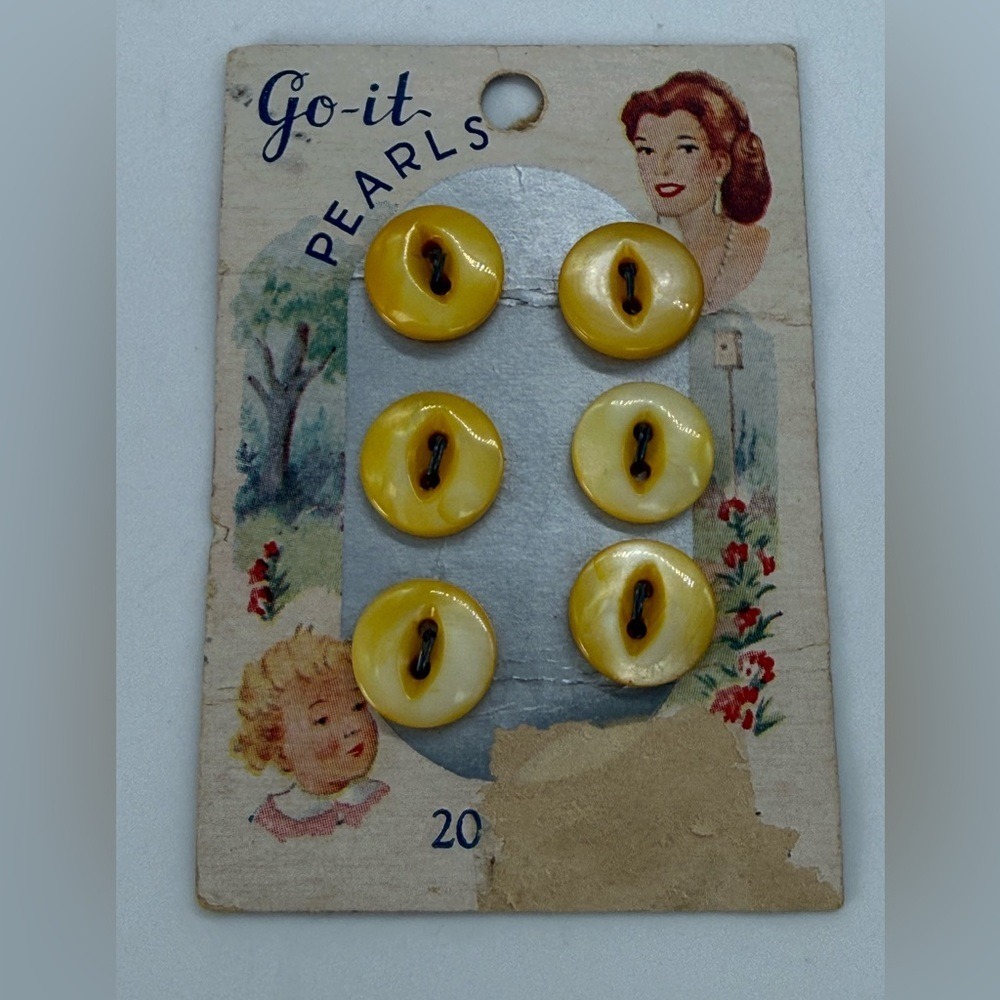 Original Dainty Vintage Go It Pearls Buttons Yellow Marbled On Card Mid Century - Picture 5 of 6
